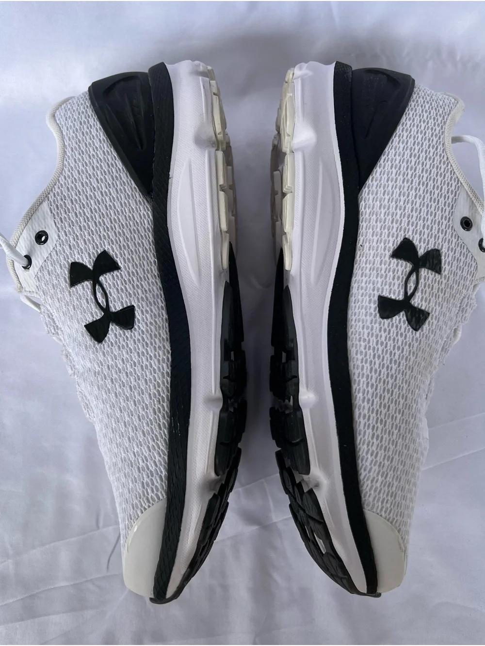 Under Armour (UA Charged Gemini) Mens White and Black Athletic Sneakers